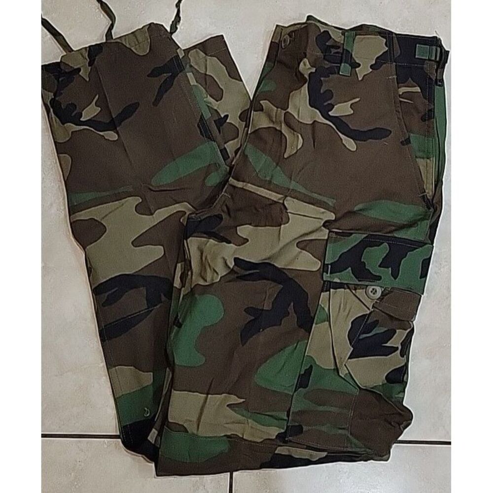 Military Trousers 8415-01-084-1717‎ camoflauge Size Medium Long green